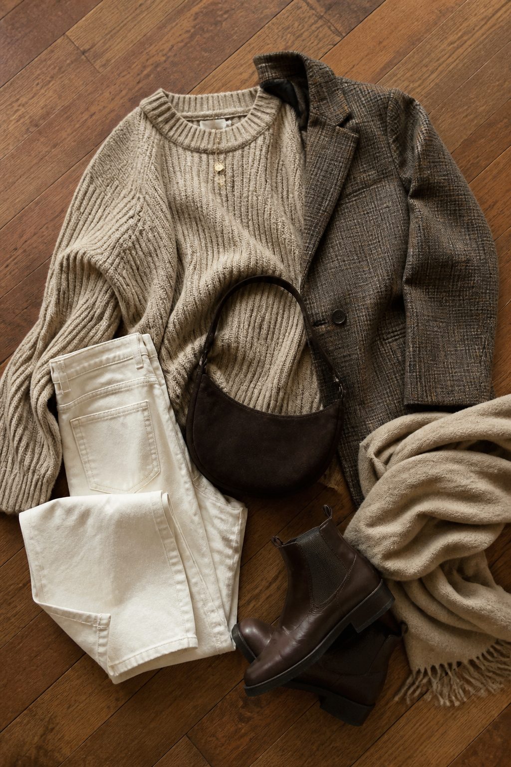 16 Fall Outfit Ideas to Build Your 2026 Wardrobe 18 Outfit featuring burgundy and gray clothing items on display.